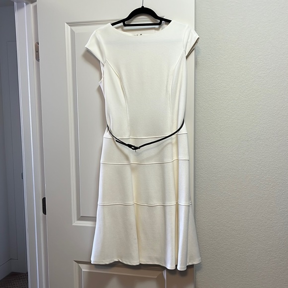 Evan Picone Dresses & Skirts - Evan Picone Black Label Women’s cream dress, size 10.